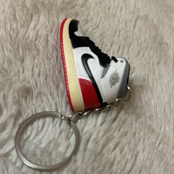 AJ 1 Retro High - Union-Black Toe” Keychain - Picture 5 of 8